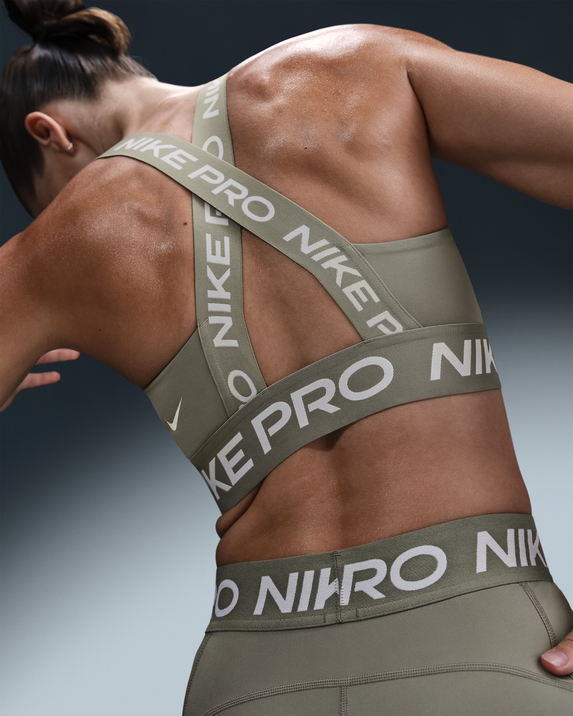 Nike Pro Women's Light-Support Non-Padded Sports Bra. Nike RO